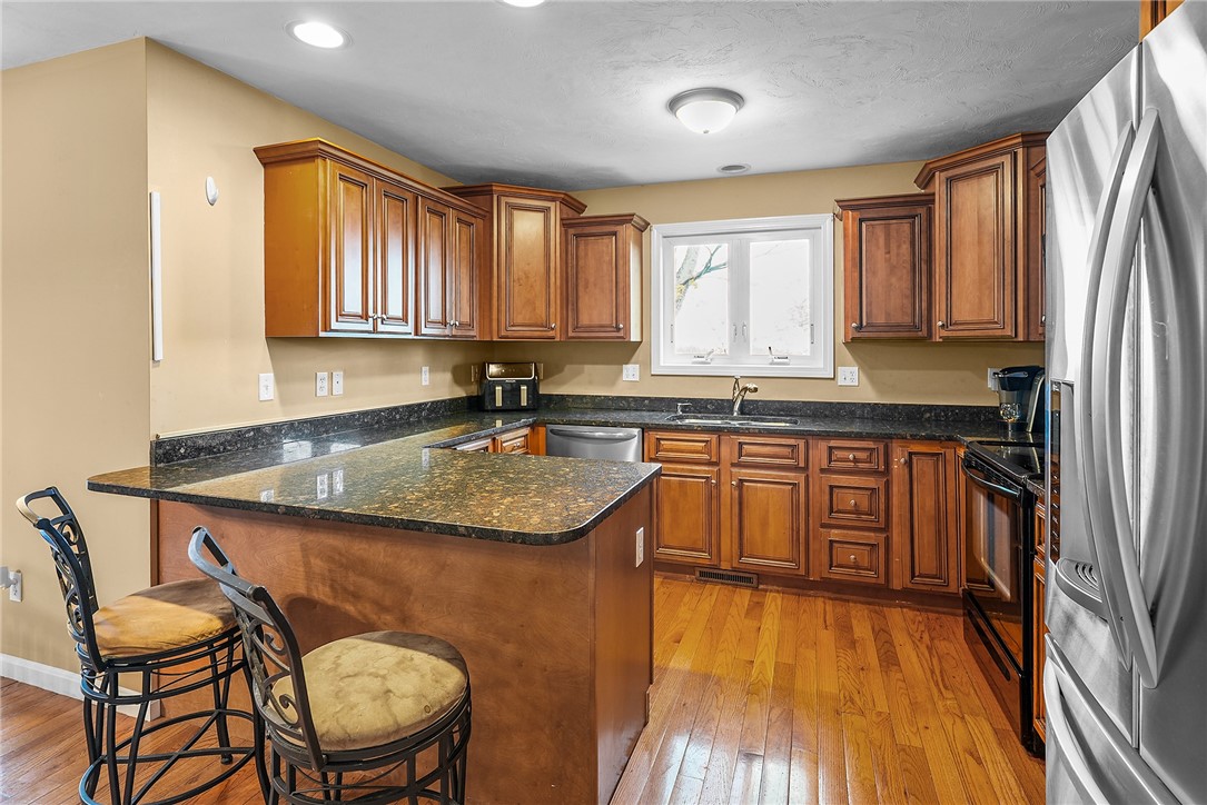 47 Silver Cup Circle West Warwick, RI 02893 - Photo 11 of 44