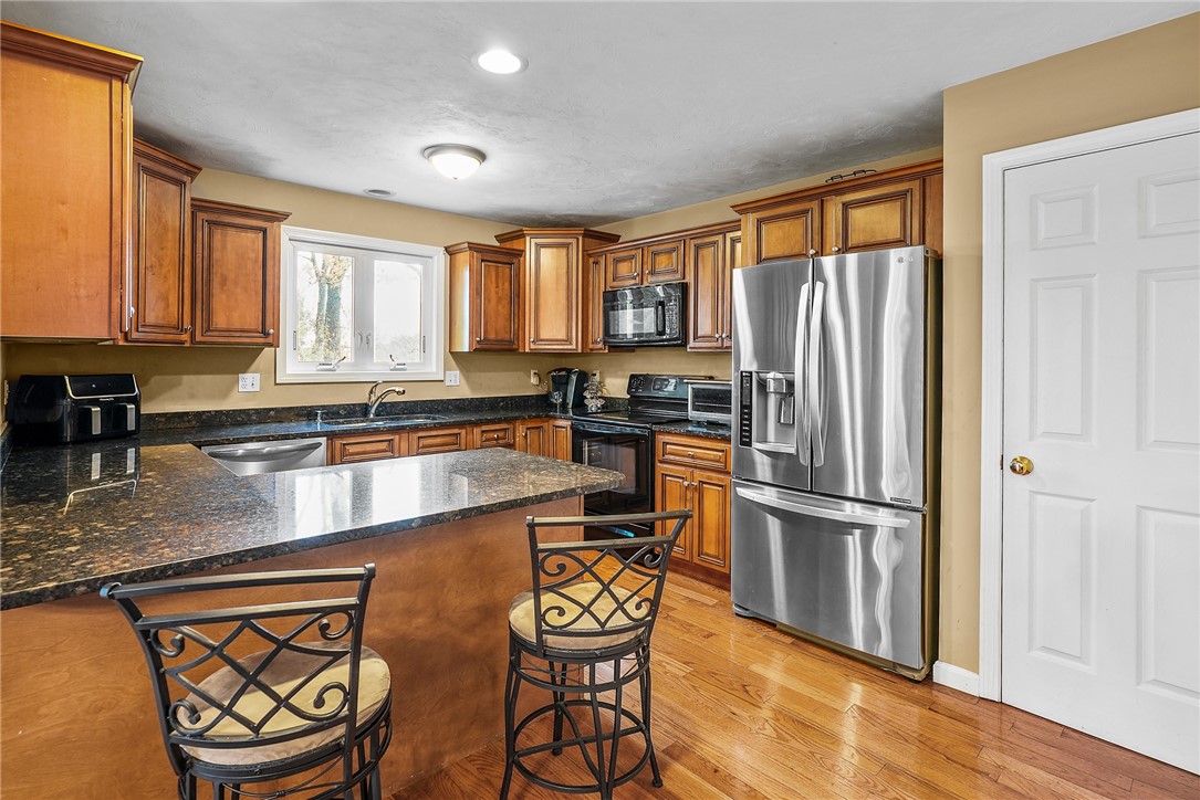 47 Silver Cup Circle West Warwick, RI 02893 - Photo 12 of 44