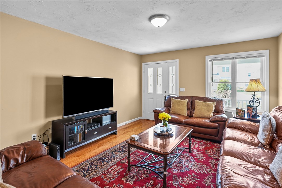 47 Silver Cup Circle West Warwick, RI 02893 - Photo 5 of 44