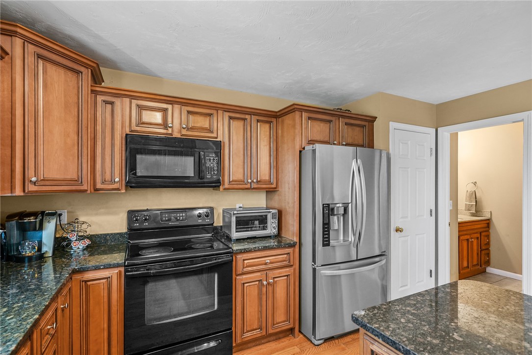 47 Silver Cup Circle West Warwick, RI 02893 - Photo 8 of 44