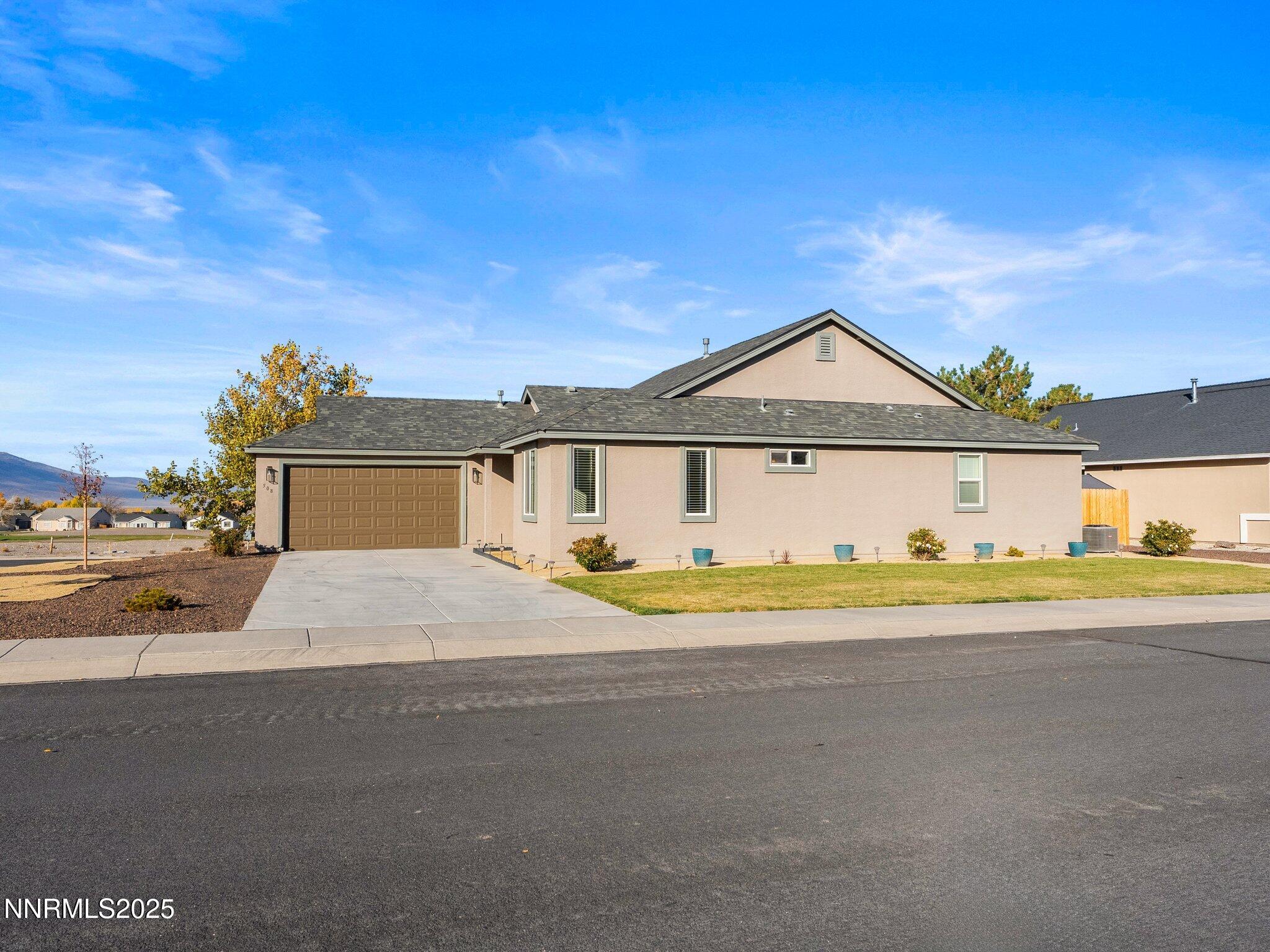 508 Wedge Lane Fernley, NV 89408 - Photo 2 of 36 508 Wedge Ln-103