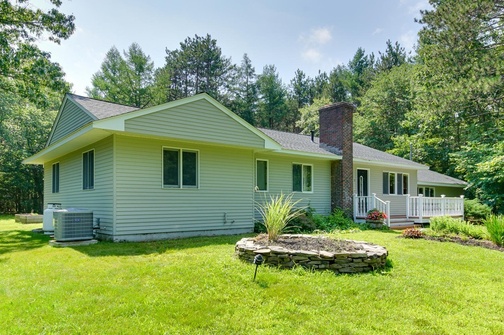 8 Chapman Road Boxford, MA 01921 - Photo 1 of 24 Gallery Image 1