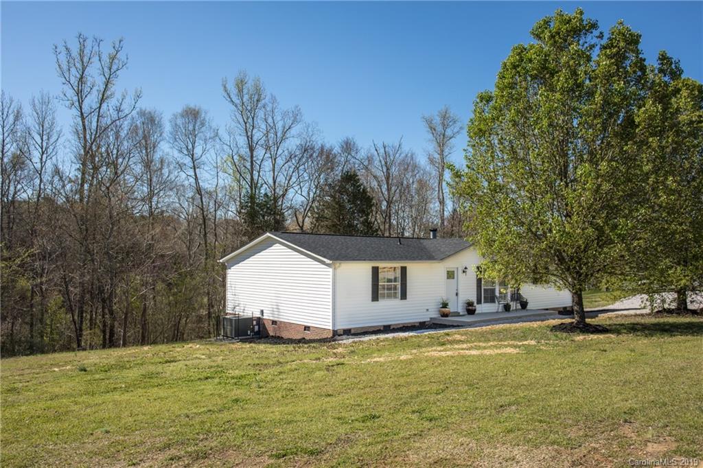 433 Sutton Spring Road York, SC 29745 - Photo 3 of 20