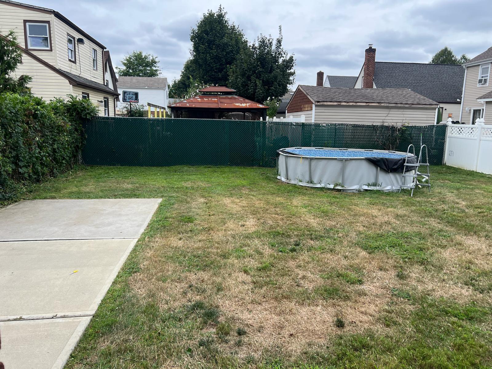 182 Long Beach Road Hempstead, NY 11550 - Photo 20 of 24 a view of a house with a tub and a garden