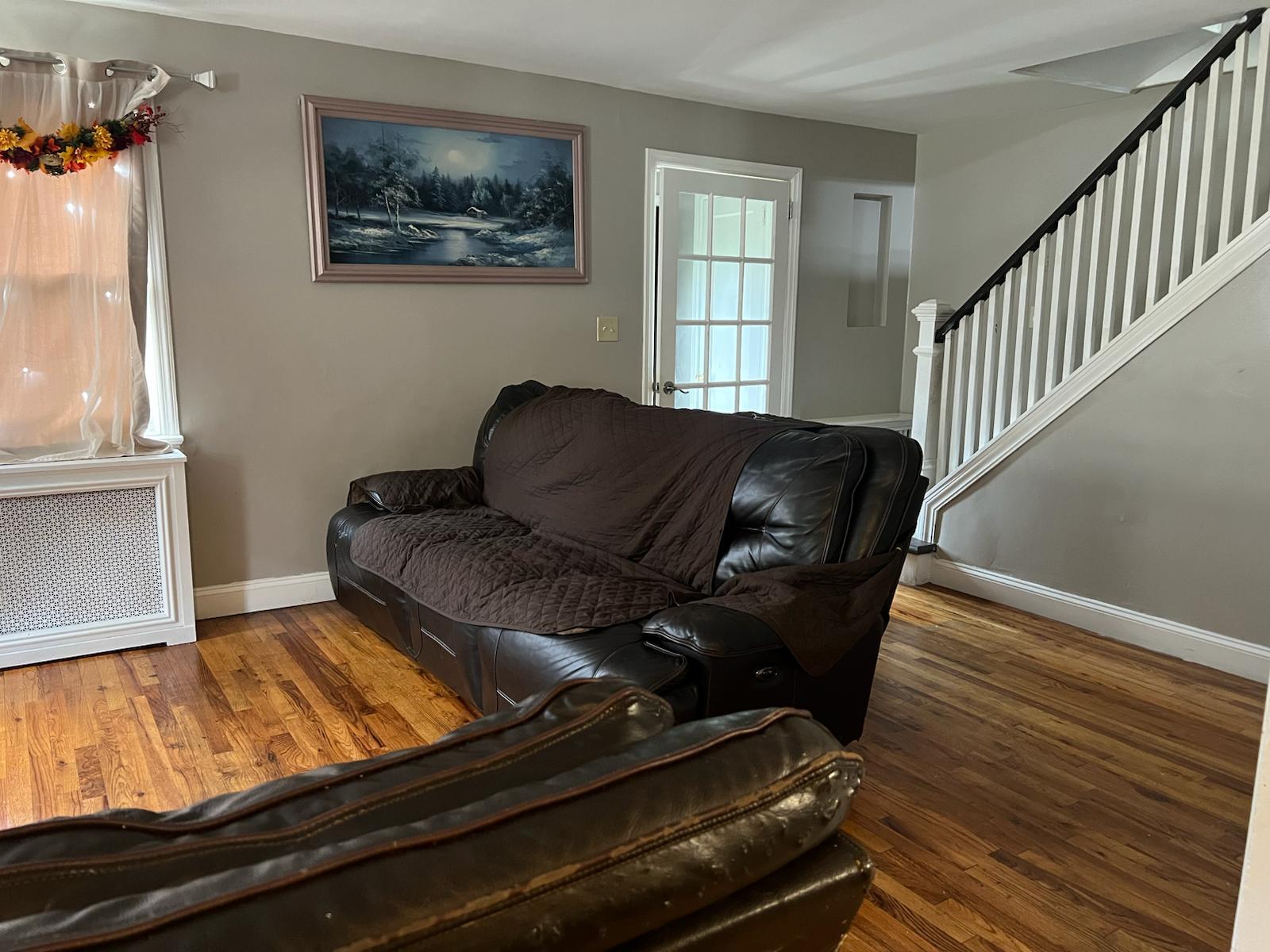 182 Long Beach Road Hempstead, NY 11550 - Photo 4 of 24 a living room with furniture