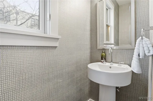 $929,900 | 673 Potomac Avenue, Buffalo, NY 14222