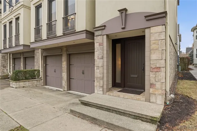 $929,900 | 673 Potomac Avenue, Buffalo, NY 14222