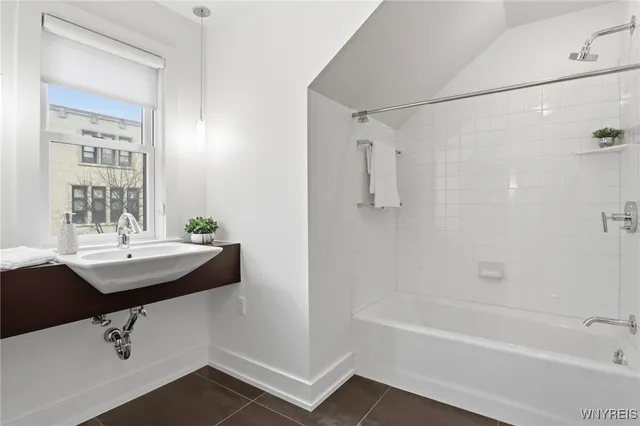 $929,900 | 673 Potomac Avenue, Buffalo, NY 14222