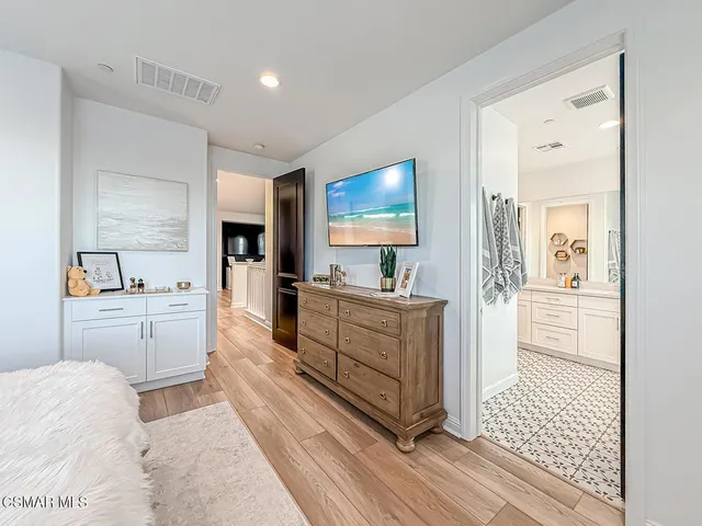 $949,900 | 335 Fraser, Camarillo, CA 93012