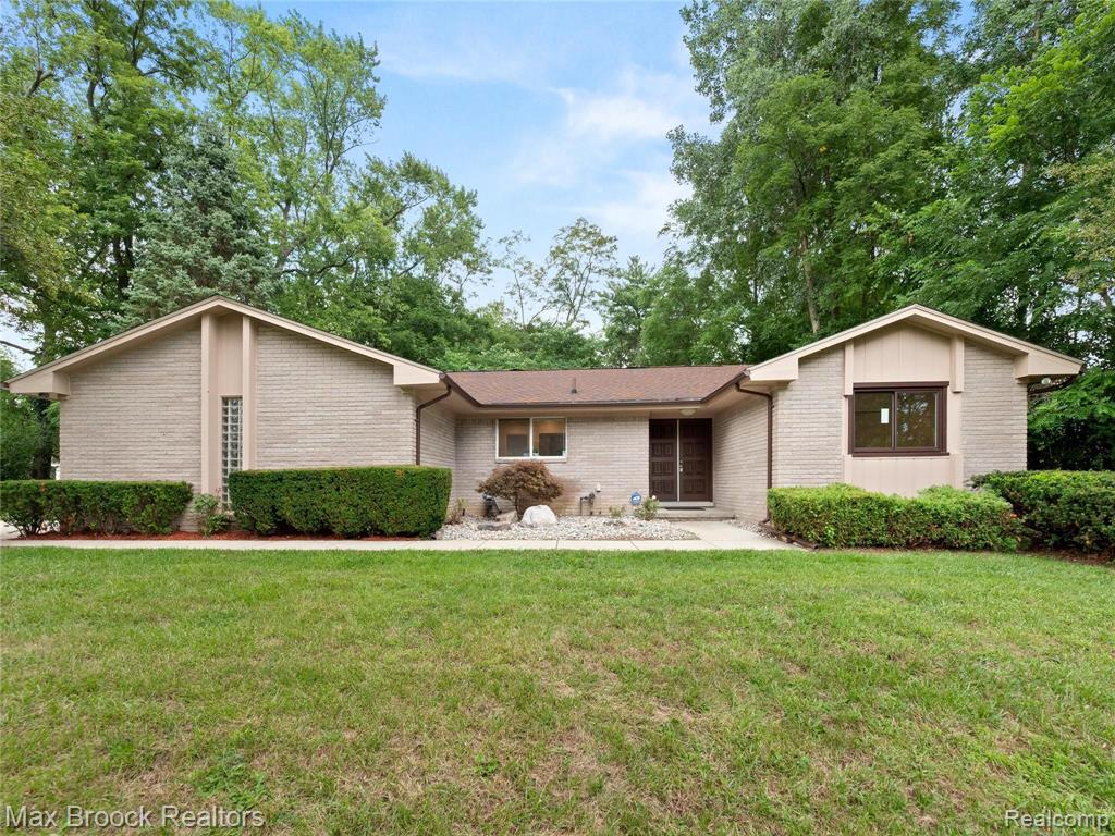 4899 Wye Oak Road Bloomfield Hills, MI 48301 - Photo 1 of 23
