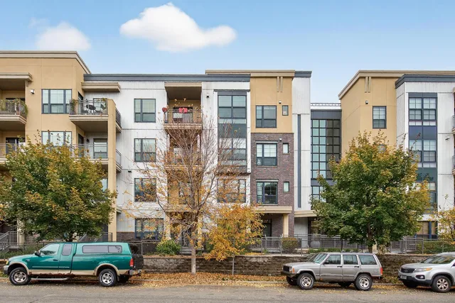 $270,000 | 820 Emerald Street Southeast, Unit 307, St. Paul, MN 55114