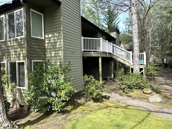 $380,000 | 5059 Foothills Drive, Unit D (112), Lake Oswego, OR 97034