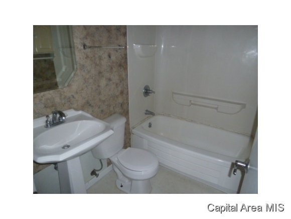 82 Ridgeway Drive Decatur, IL 62521 - Photo 5 of 8