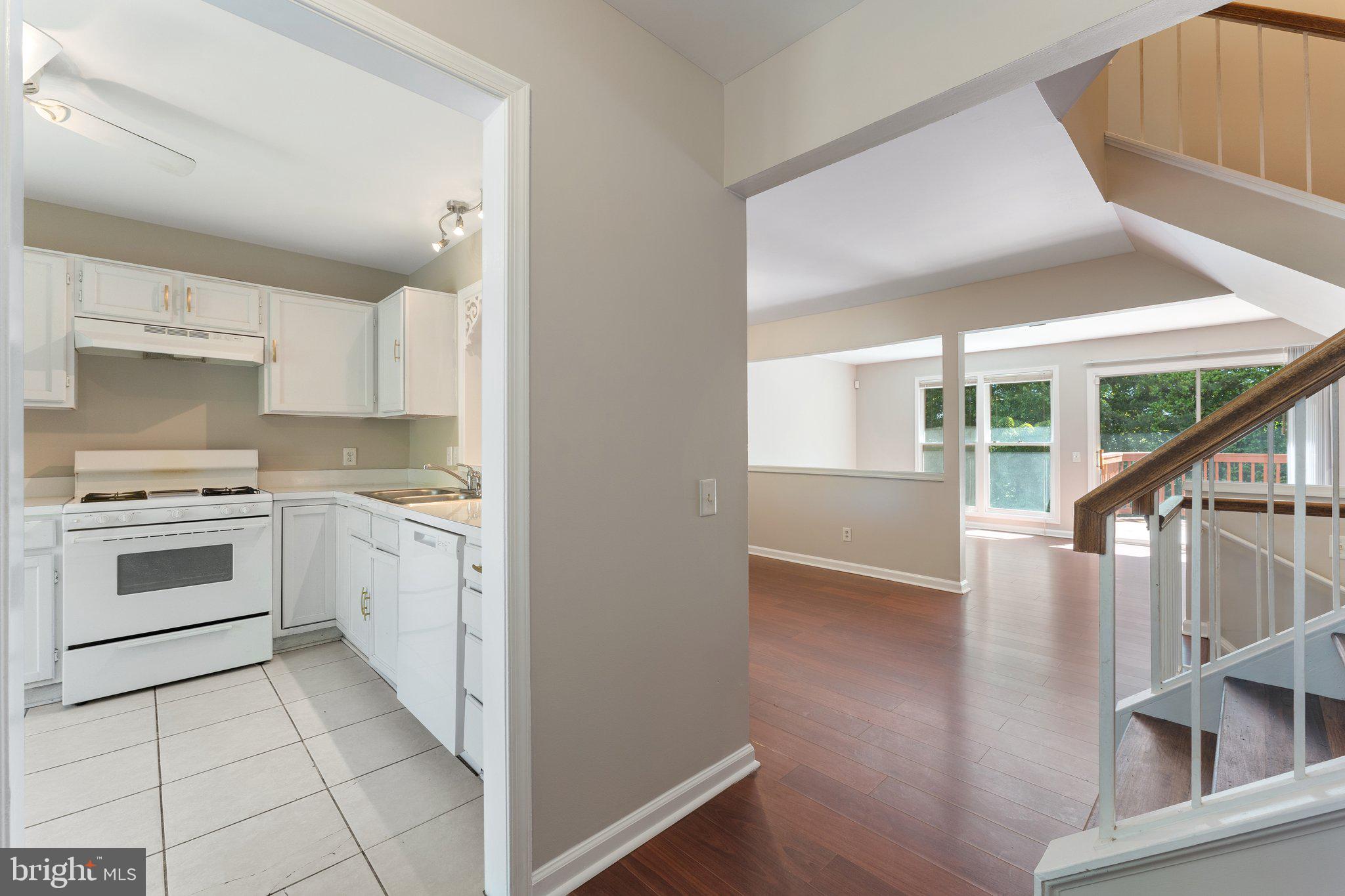 308 Harrogate Road Fredericksburg, VA 22406 - Photo 3 of 38