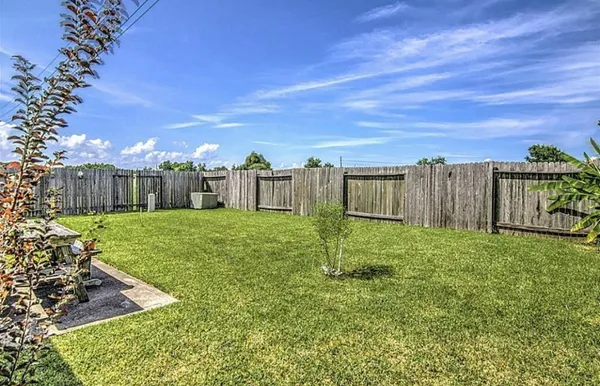 a view of a house with backyard and a garden
