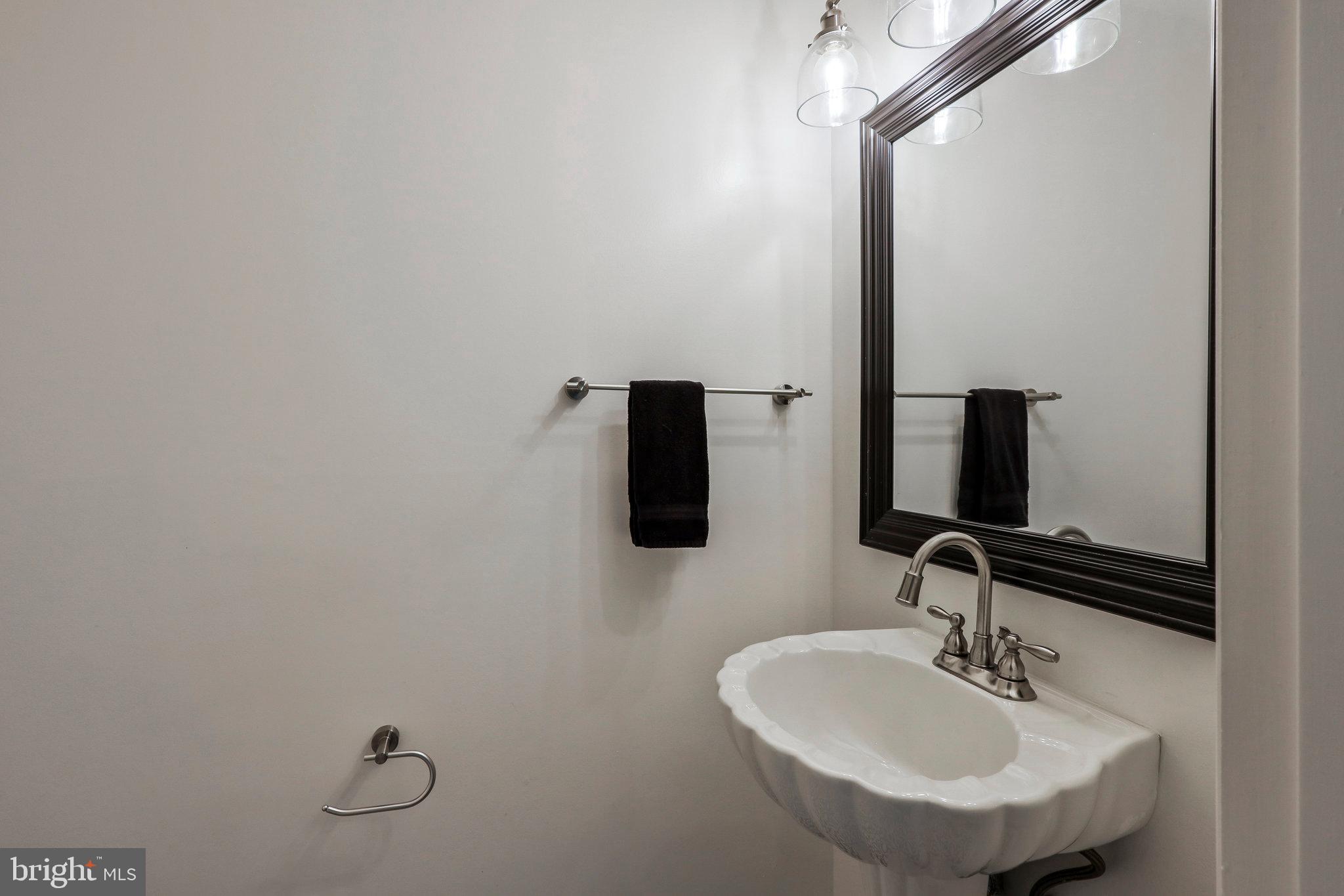 1119 Randolph Road McLean, VA 22101 - Photo 21 of 42 Powder room