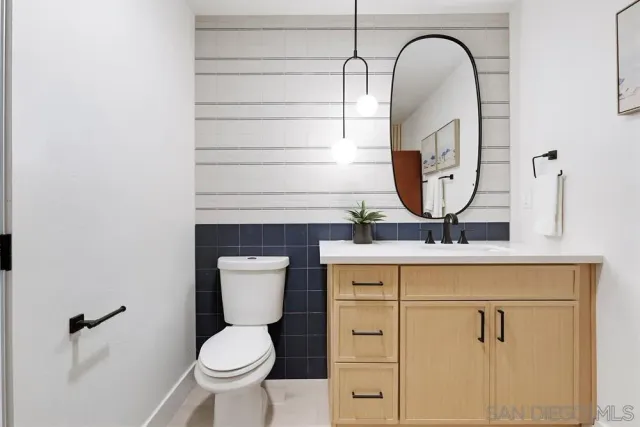 $1,769,000 | 2003 Caminito Circulo Norte, La Jolla, CA 92037