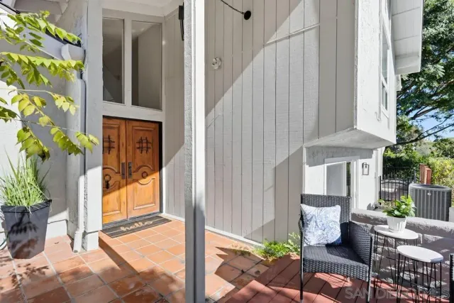 $1,769,000 | 2003 Caminito Circulo Norte, La Jolla, CA 92037