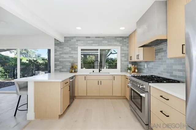 $1,769,000 | 2003 Caminito Circulo Norte, La Jolla, CA 92037