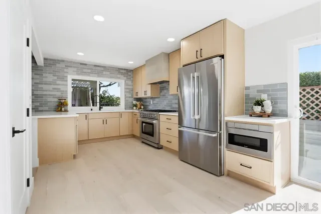 $1,769,000 | 2003 Caminito Circulo Norte, La Jolla, CA 92037