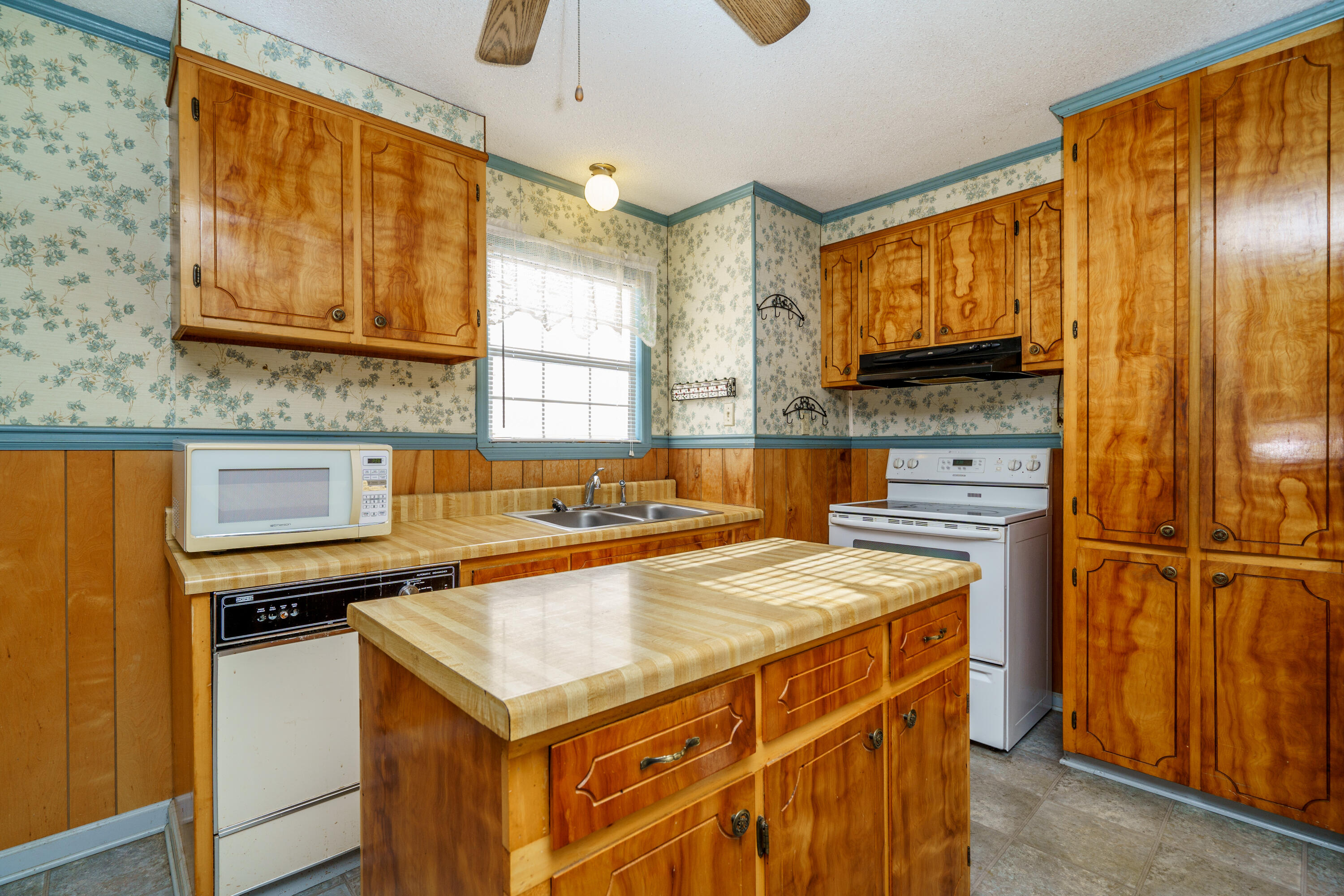 2025 Ringgold Road LaFayette, GA 30728 - Photo 8 of 24 DSC00012