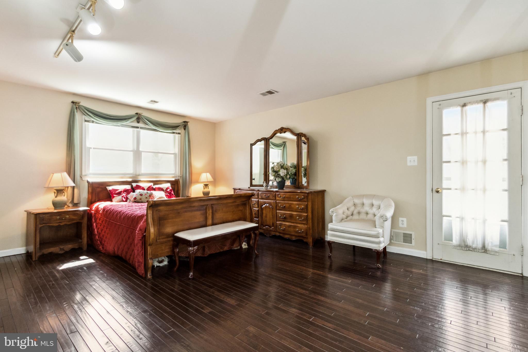 10801 Midsummer Drive Reston, VA 20191 - Photo 22 of 54