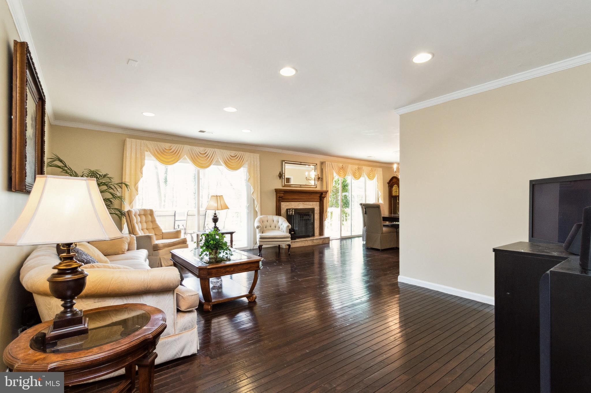 10801 Midsummer Drive Reston, VA 20191 - Photo 6 of 54 Lavish Living Room