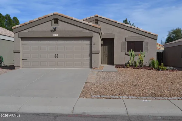$1,895 | 1949 South Silver Drive, Apache Junction, AZ 85120