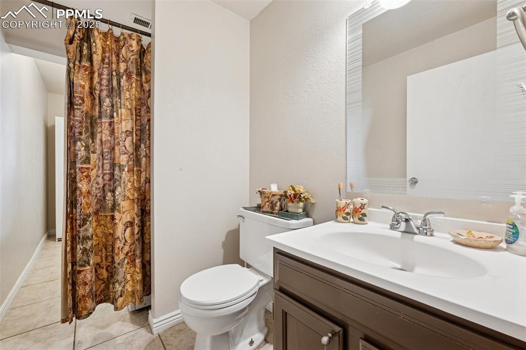 5560 Constitution Avenue Colorado Springs, CO 80917 - Photo 5 of 30 a bathroom with a sink toilet and shower