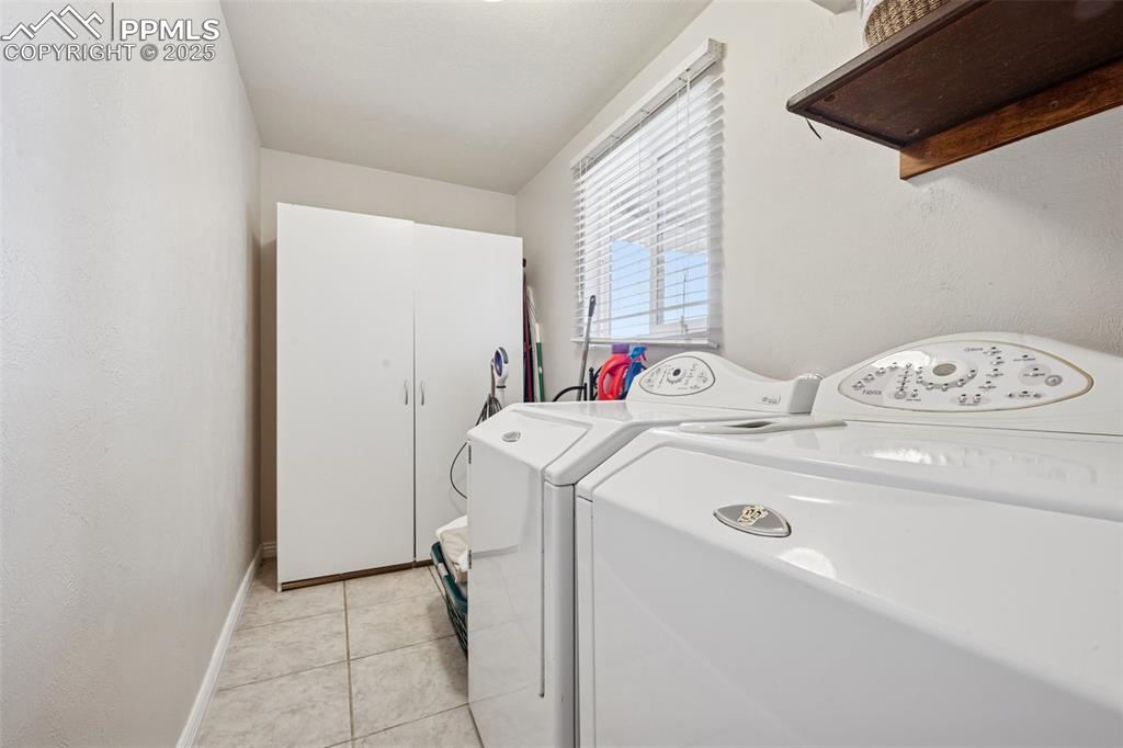 5560 Constitution Avenue Colorado Springs, CO 80917 - Photo 6 of 30 a utility room with dryer and washer