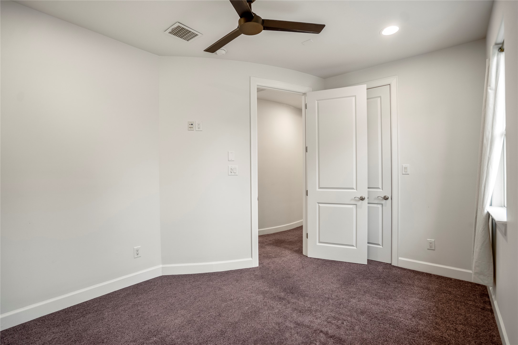 3202 Ozark Street Houston, TX 77021 - Photo 28 of 31 Upstairs bedroom.