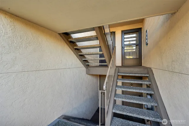 $479,000 | 23301 Lakeview Drive, Unit A204, Mountlake Terrace, WA 98043