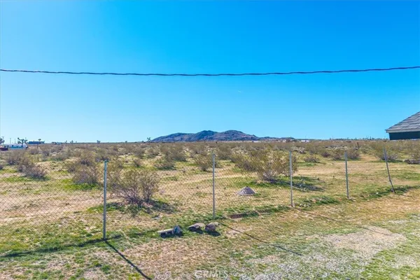 $369,000 | 670 Ducor Avenue, Landers, CA 92285