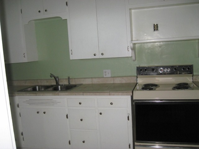 1417 Ridge Drive Redding, CA 96001 - Photo 5 of 24 Kitchen