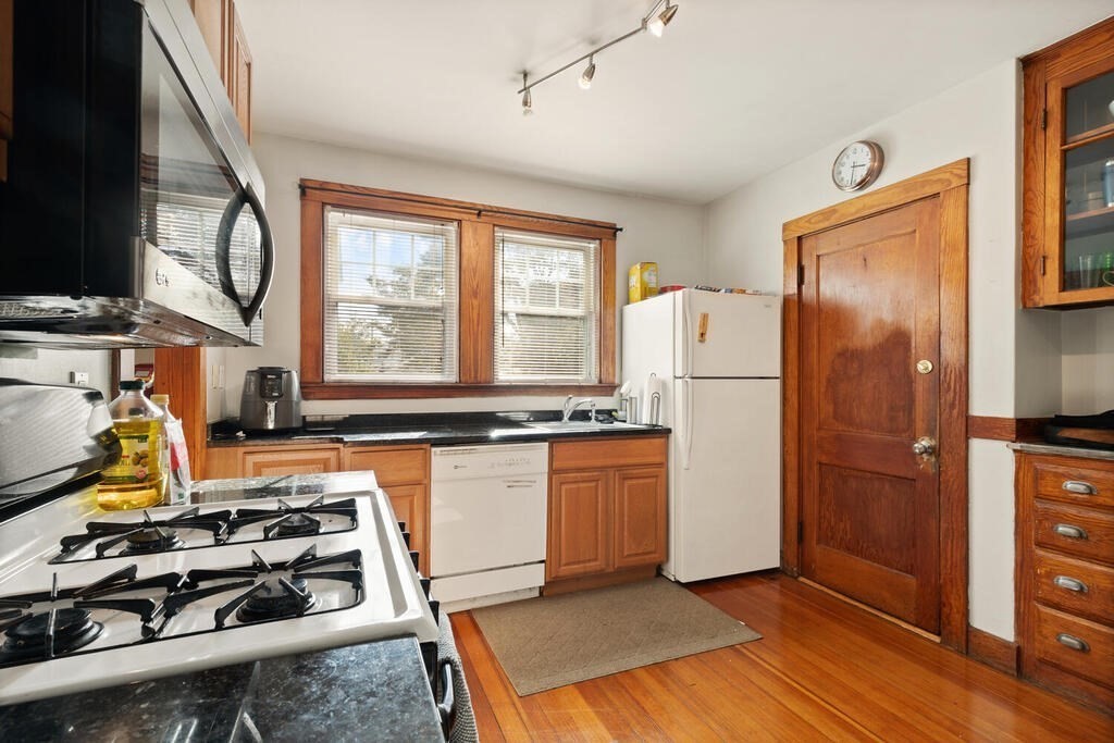 40-42 Presentation Road Boston, MA 02135 - Photo 8 of 30