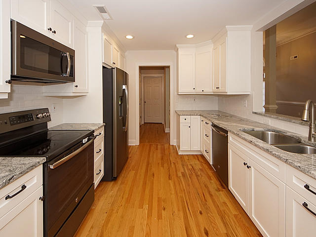 354 Stringer Alley Mount Pleasant, SC 29464 - Photo 10 of 42 RENOVATED Kitchen