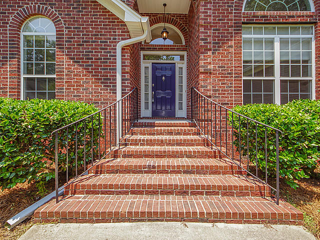 354 Stringer Alley Mount Pleasant, SC 29464 - Photo 3 of 42 Beautiful Brick Home
