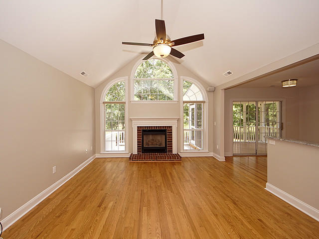 354 Stringer Alley Mount Pleasant, SC 29464 - Photo 5 of 42 Family Room