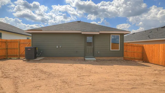 $189,990 | 407 Wild Goose Drive, Luling, TX 78648