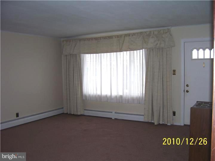 111 Blough Road Fairless Hills, PA 19030 - Photo 3 of 10 Living Room