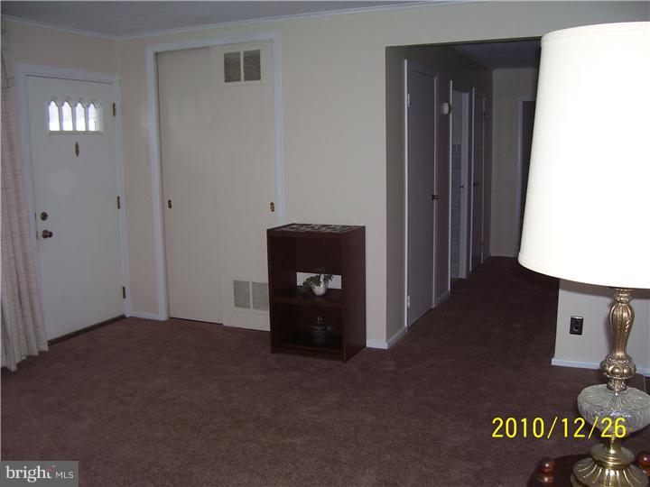 111 Blough Road Fairless Hills, PA 19030 - Photo 4 of 10 Living Room