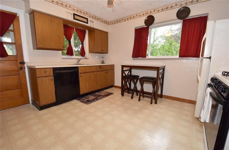 433 Hershey Road Pittsburgh, PA 15235 - Photo 8 of 18 Gallery Image 8