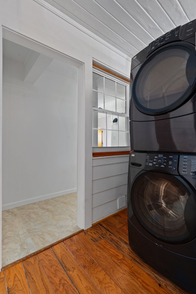 1212 Bentwood Road Austin, TX 78722 - Photo 21 of 32 a utility room with a sink and a mirror
