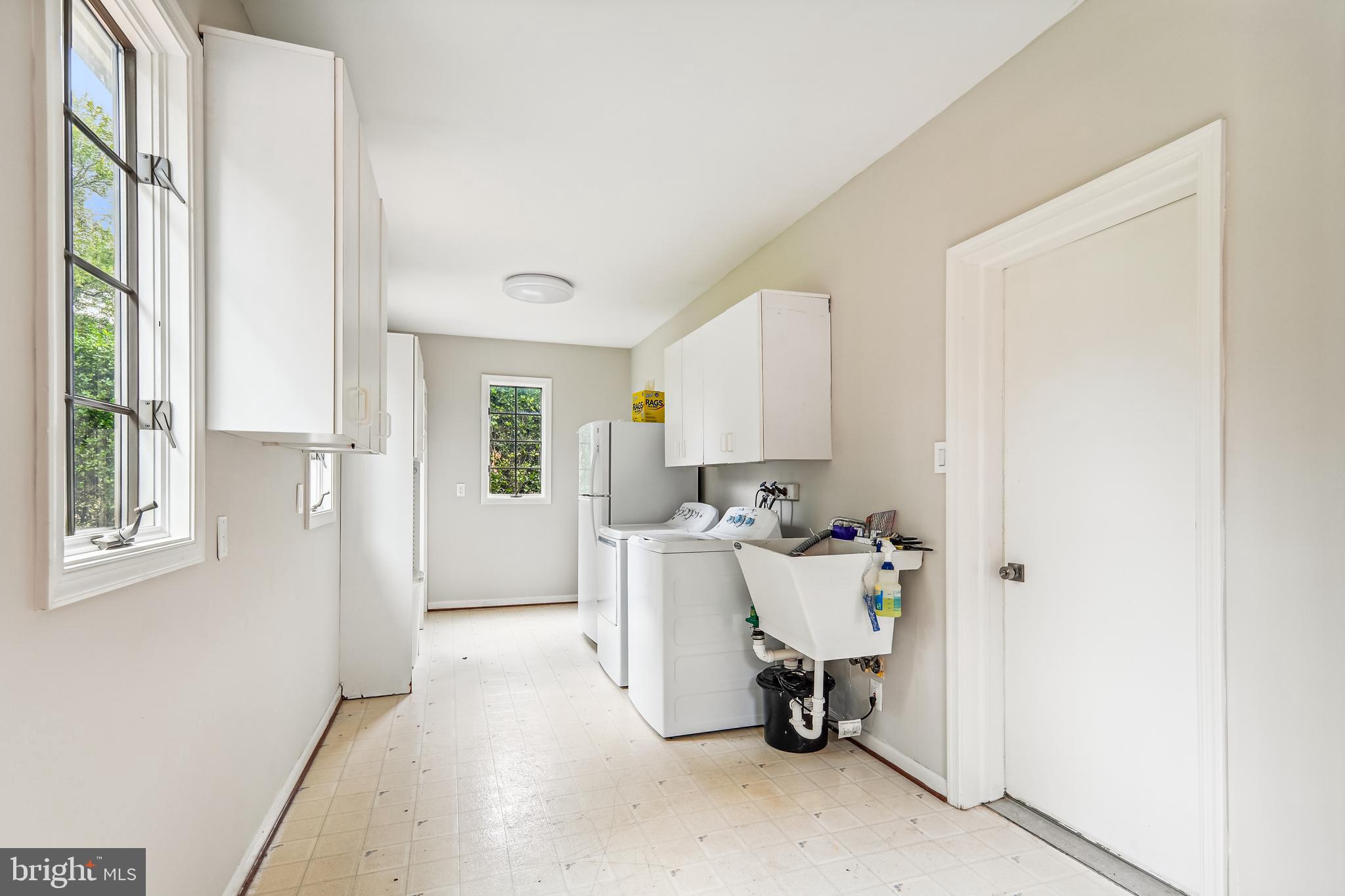 9829 Vale Road Vienna, VA 22181 - Photo 21 of 66 Laundry Room