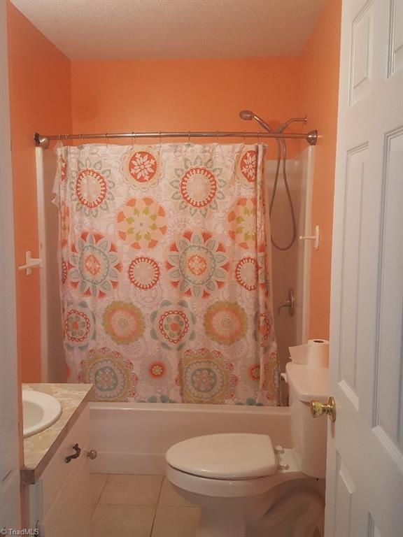 1055 Riverview Rd Extension Lexington, NC 27292 - Photo 20 of 27 Main bathroom