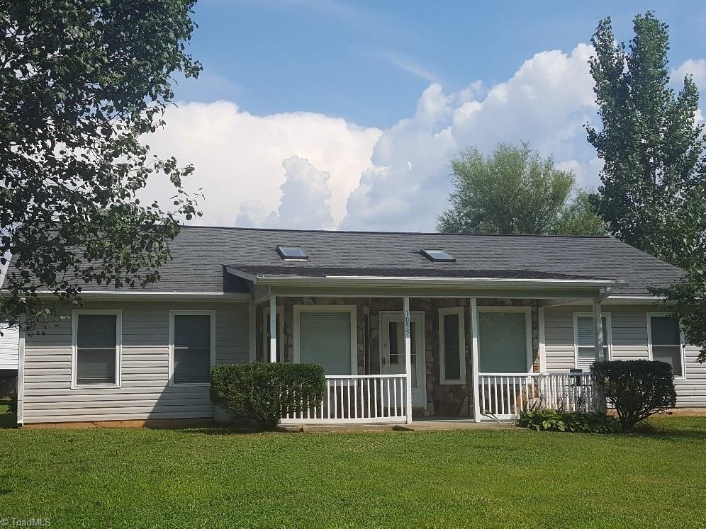 1055 Riverview Rd Extension Lexington, NC 27292 - Photo 5 of 27 Home has been power washed, professionally cleaned and landscaped.