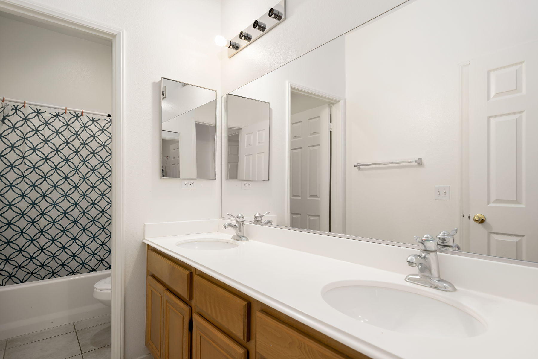 67848 Rio Largo Road Cathedral City, CA 92234 - Photo 18 of 48 Guest Bath in main house