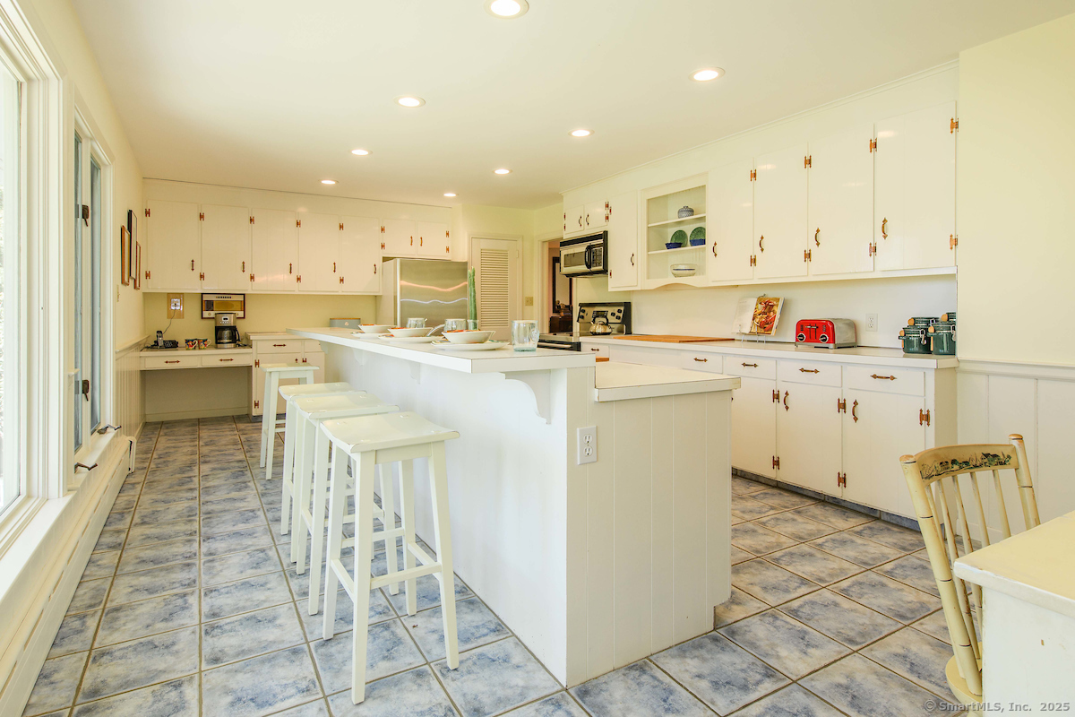 21 S Road Harwinton, CT 06791 - Photo 9 of 38