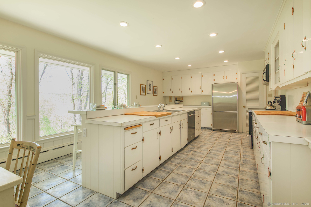 21 S Road Harwinton, CT 06791 - Photo 10 of 38