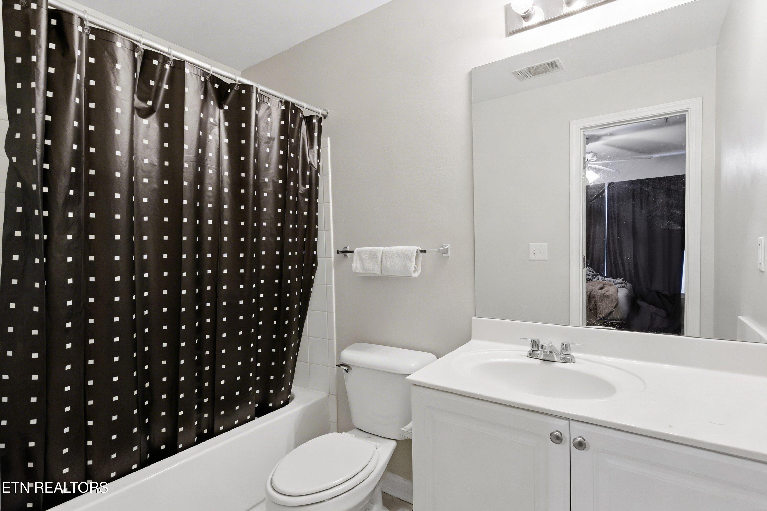 3704 Spruce Ridge Way, Unit 2024 Knoxville, TN 37920 - Photo 11 of 31 Bathroom 3